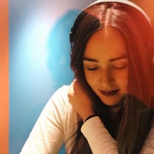 Meet your Posher, Ana